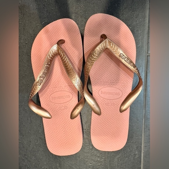 HAVAIANAS rose gold flip flops size 11/12 - Picture 1 of 3